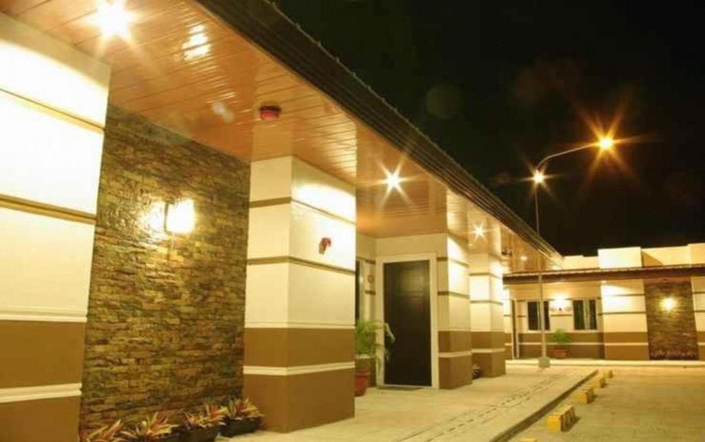 The Red Palm Suites And Restaurant Butuan City Zewnętrze zdjęcie