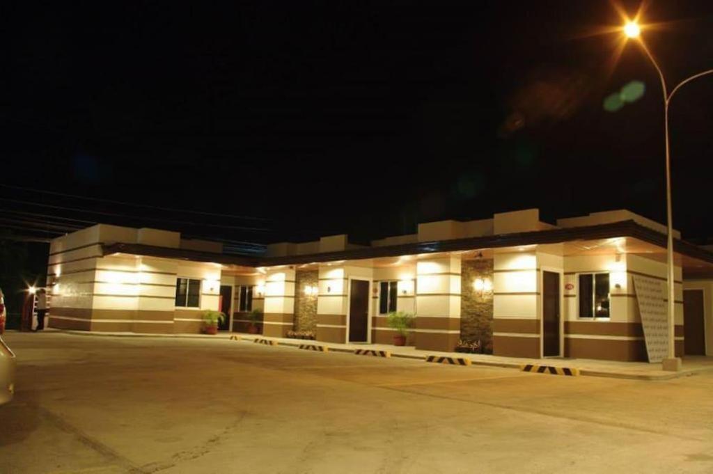 The Red Palm Suites And Restaurant Butuan City Zewnętrze zdjęcie